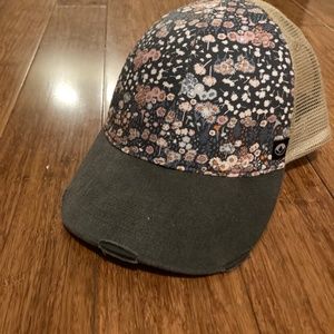 Trucker hat